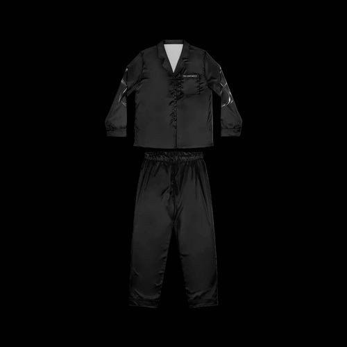 Satin sleepwear set, TIL INFINITY “Snooze You Lose”, in black with a notch-lapel shirt, chest pocket and drawstring pants.